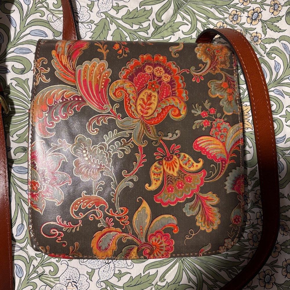 Elegant Floral Crossbody Bag with Brown Strap
